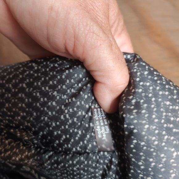 Guess Quilted Puffer Jacket full zip women's Size L Black with white pattern - Picture 7 of 16